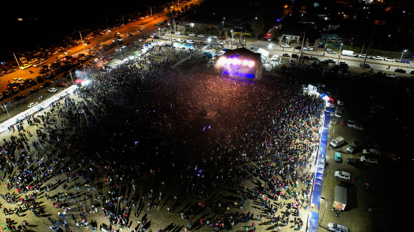 Más de 25 mil personas en el concierto de Emilia Mernes en Pehuajó -