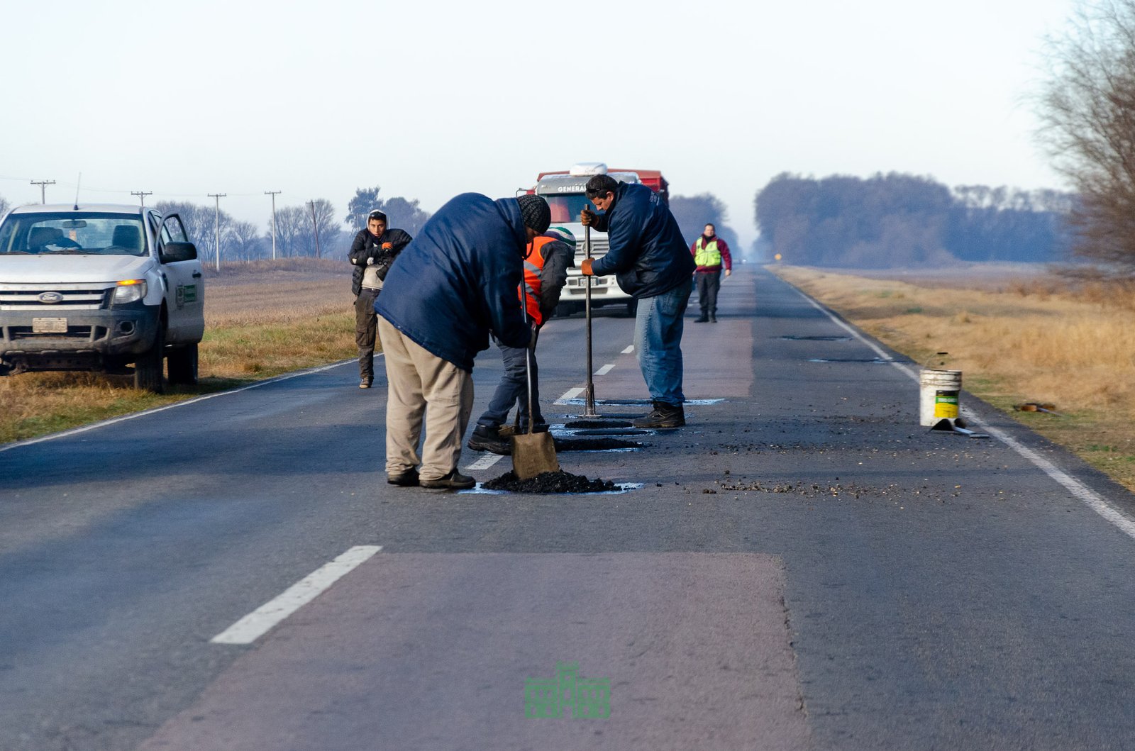 Paralizadas las obras de bacheo en la Ruta 33: Bories pareciera que no ...